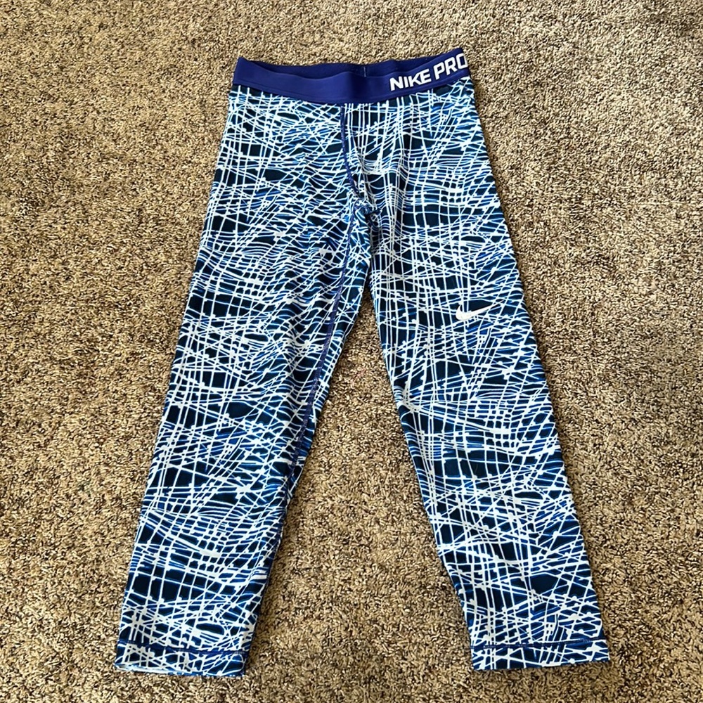 NIKE pro capris size Small